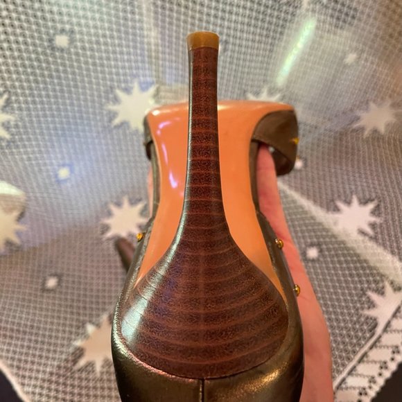 Gold/bronze leather stiletto heels - Picture 9 of 14